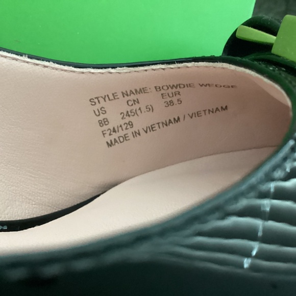 kate spade new york Women's Bowdie Wedge Pumps, size 8, $268 - Picture 9 of 12